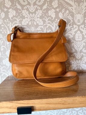 Fossil Vintage Messenger Saddle Bag Tan Leather Silver Hardware Adjustable Strap
